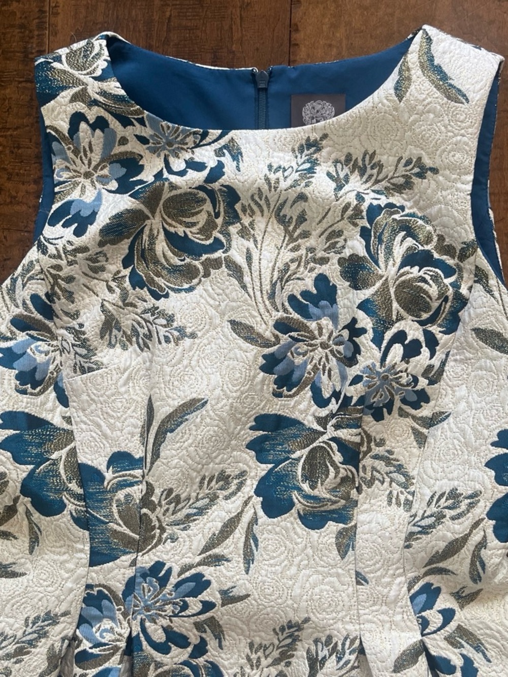 Vince Camuto sleeveless cream and blue floral jaquard fIt and flare dress Sz. 8 - Picture 2 of 5
